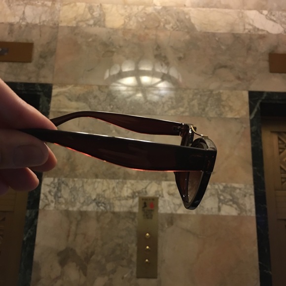 Need help finding the name of this sunglasses🙏🏻 - Picture 7 of 8